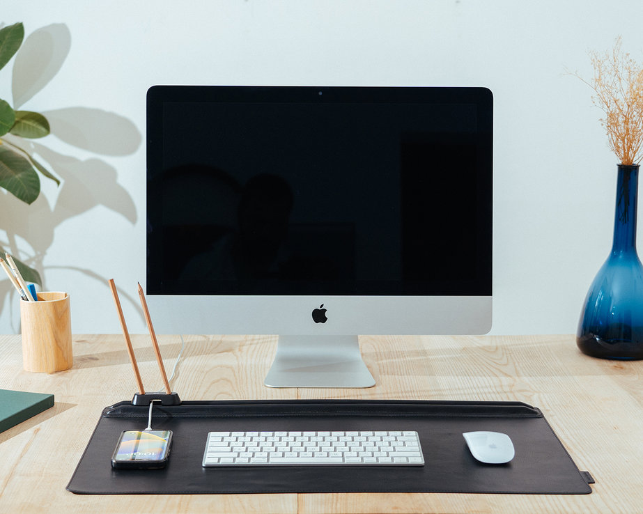 ENERGISE YOUR DESK, IN A SNAP