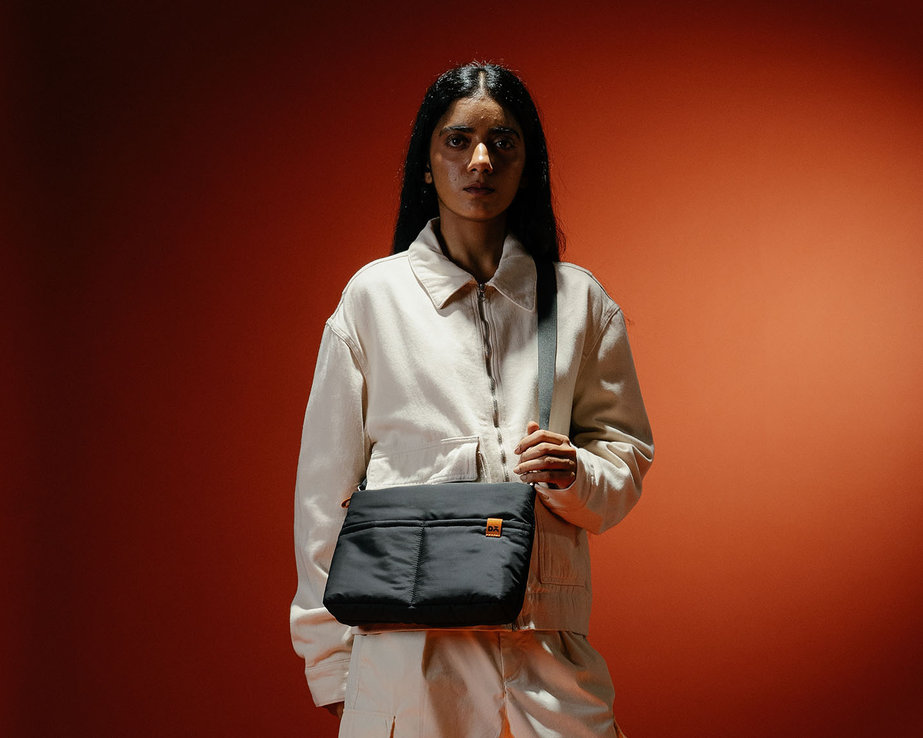 RETREAT CROSSBODY