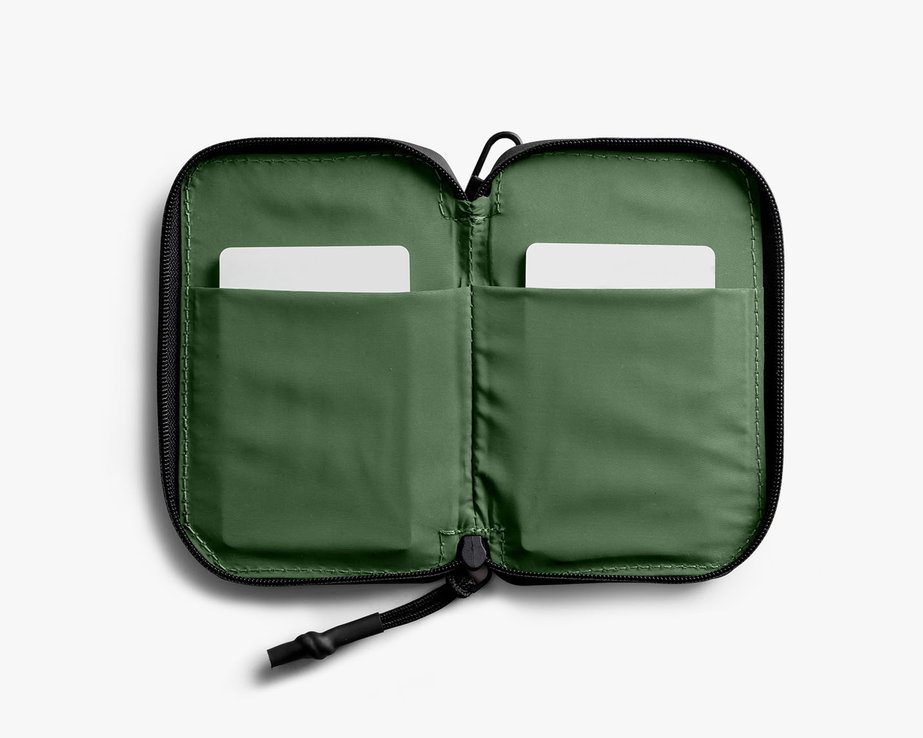COMPACT AND ERGONOMIC DESIGN