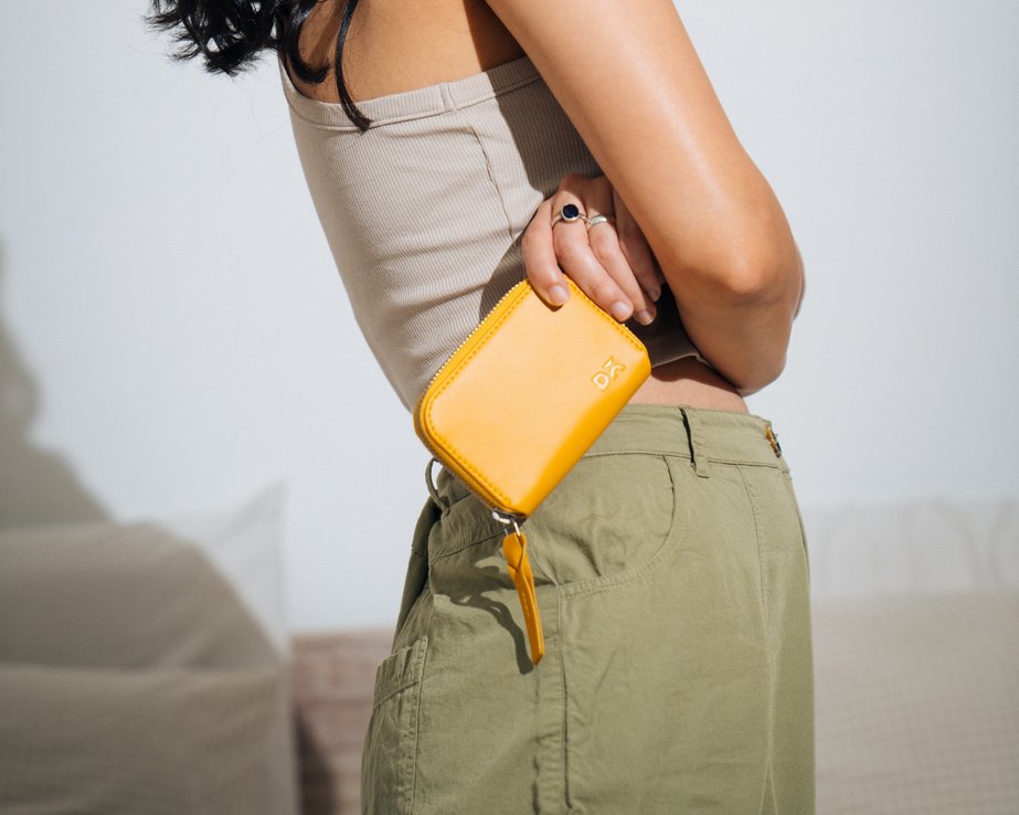 COMPACT & CLASSY