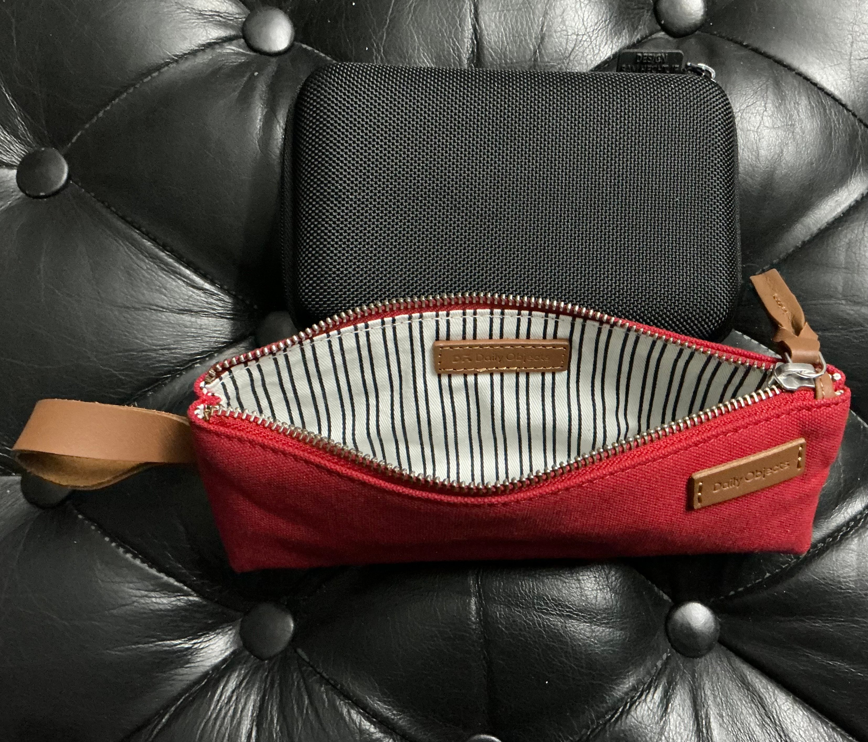 A SMALL MINIMALISTIC POUCH👍