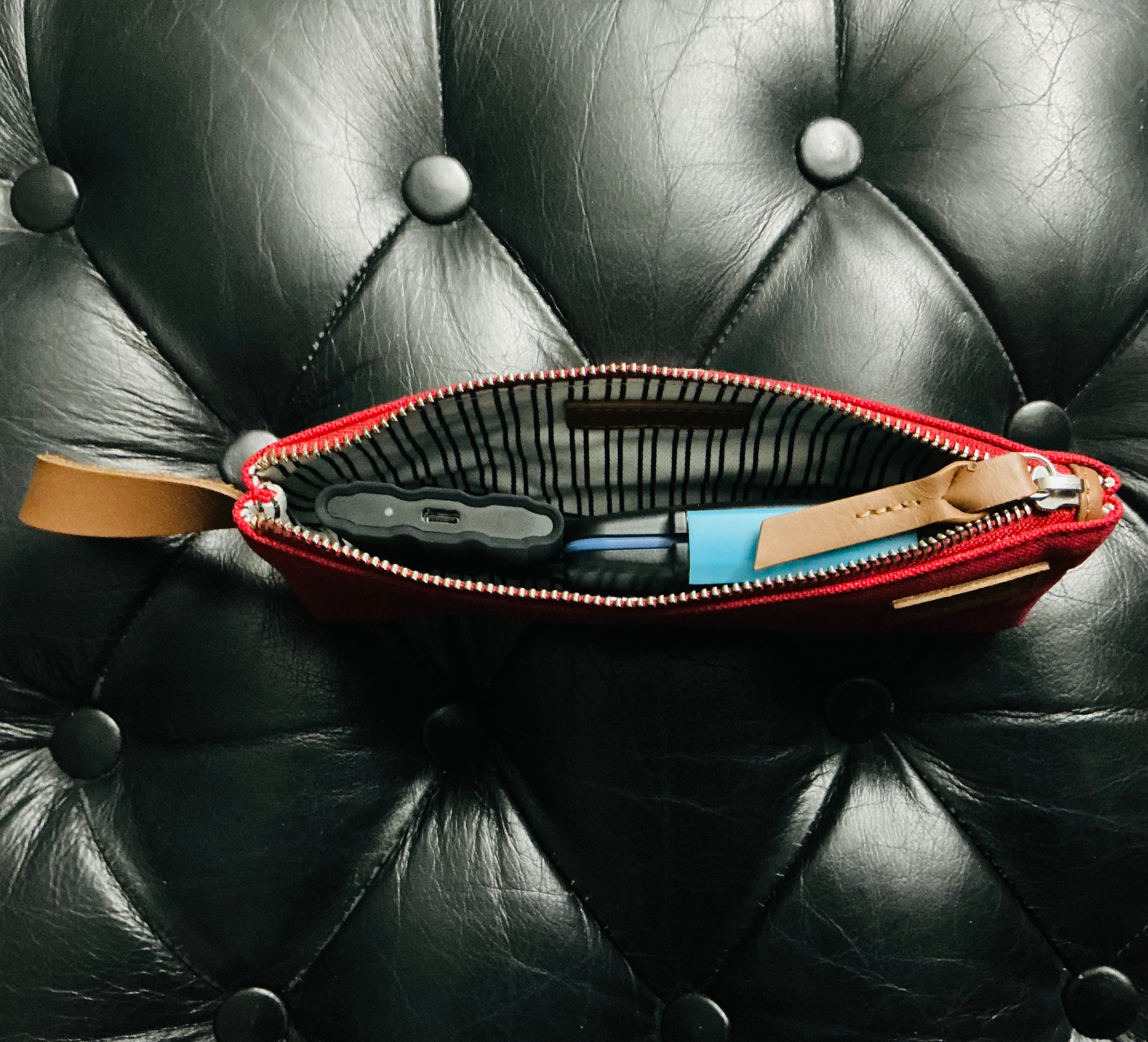 A SMALL MINIMALISTIC POUCH👍