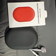 Earphones cable pouch