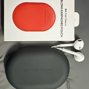 Earphones cable pouch