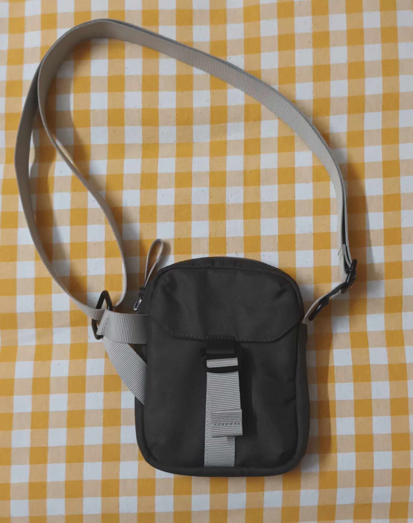 CHARCOAL COBBLE PHONE SLING