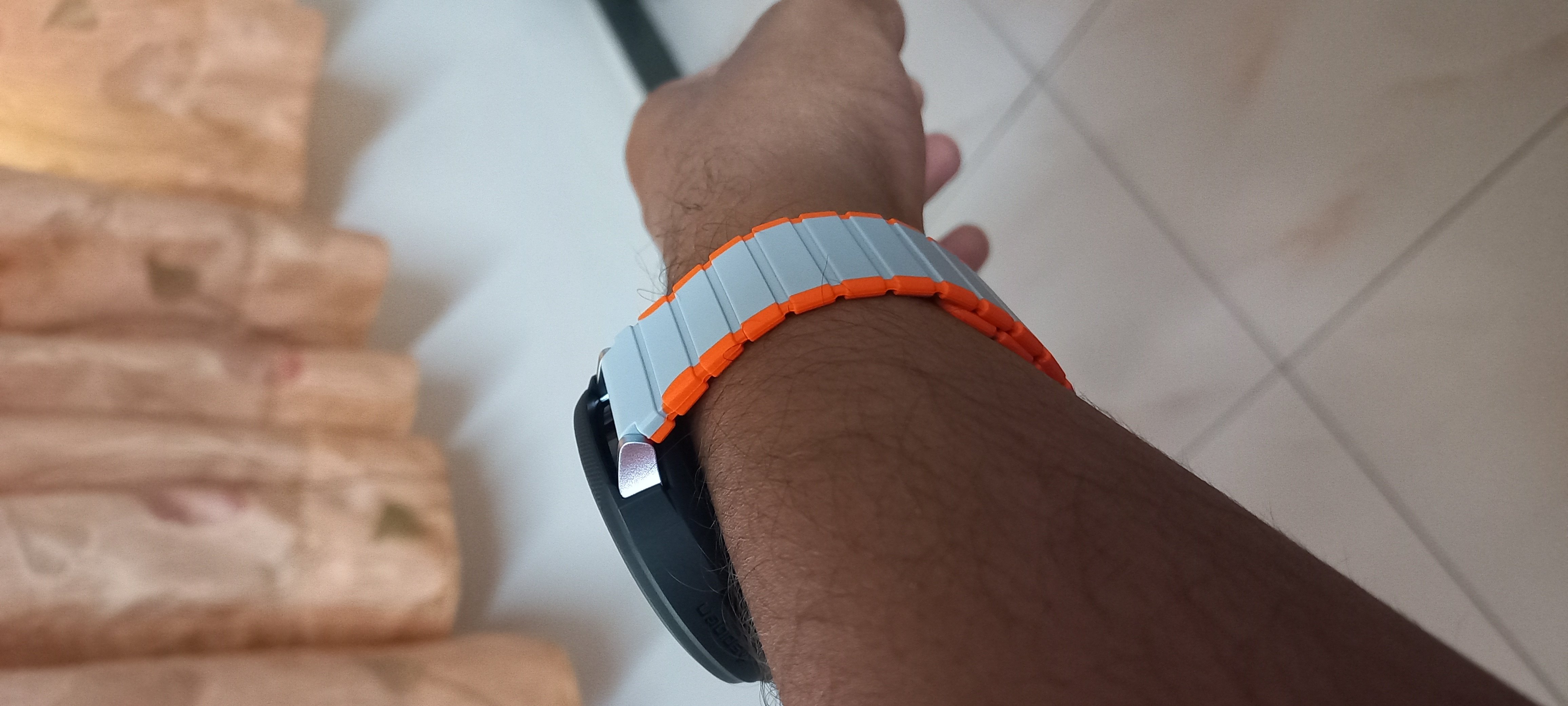 LOOKS EXACTLY LIKE THE IMAGE