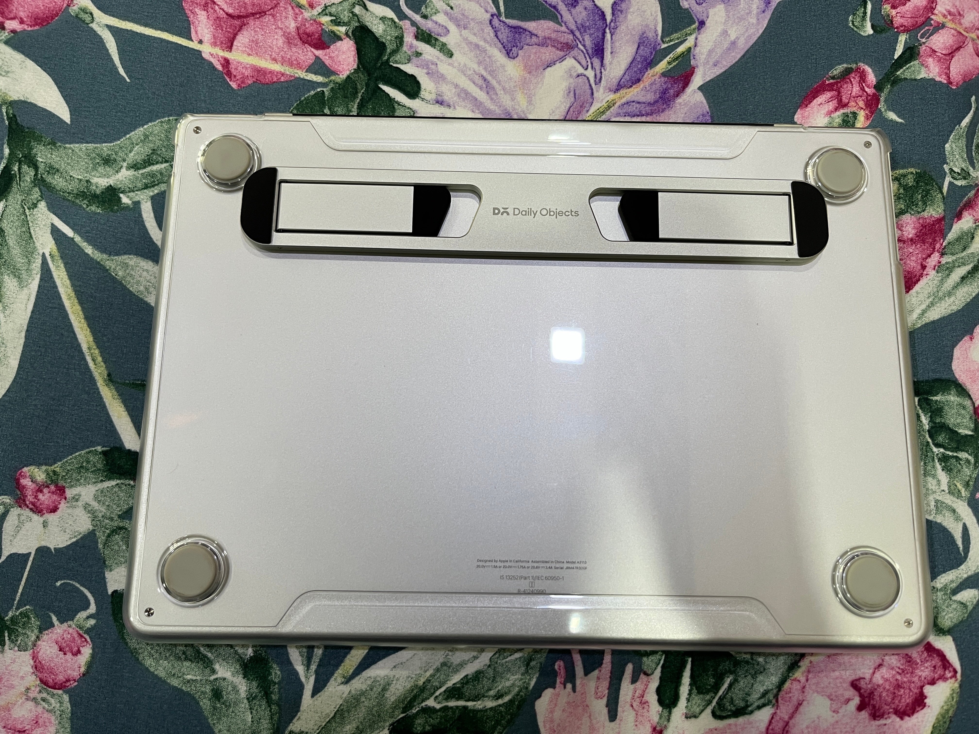 NICE AND COMPACT STAND