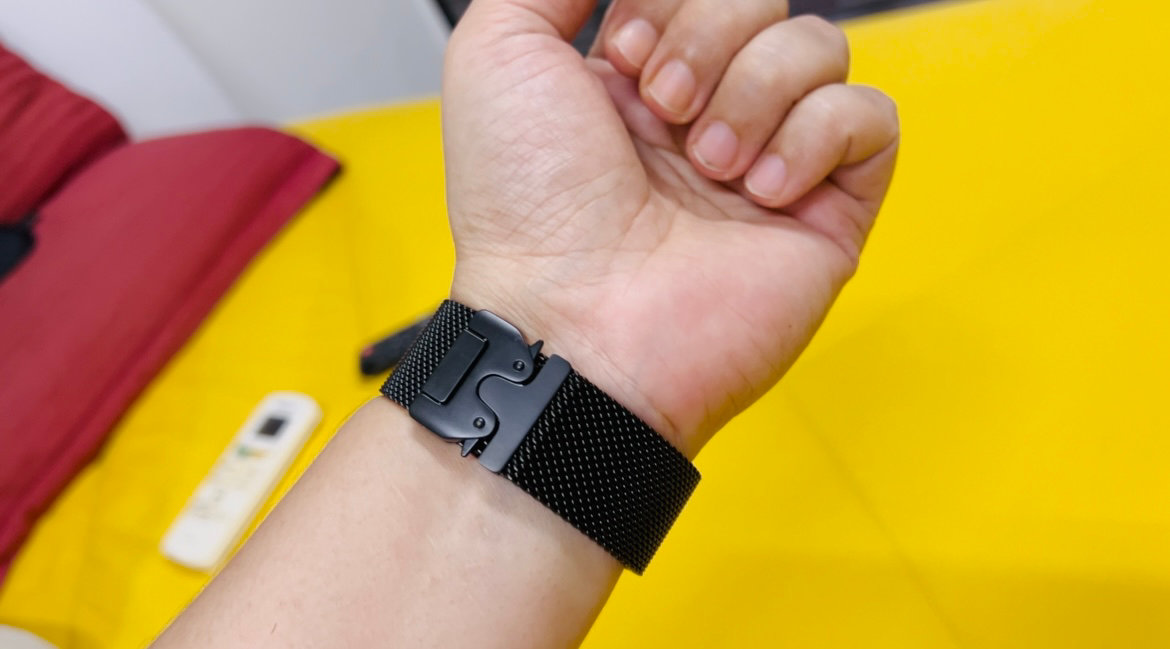 BLACK MILANESE LOOP 2.0