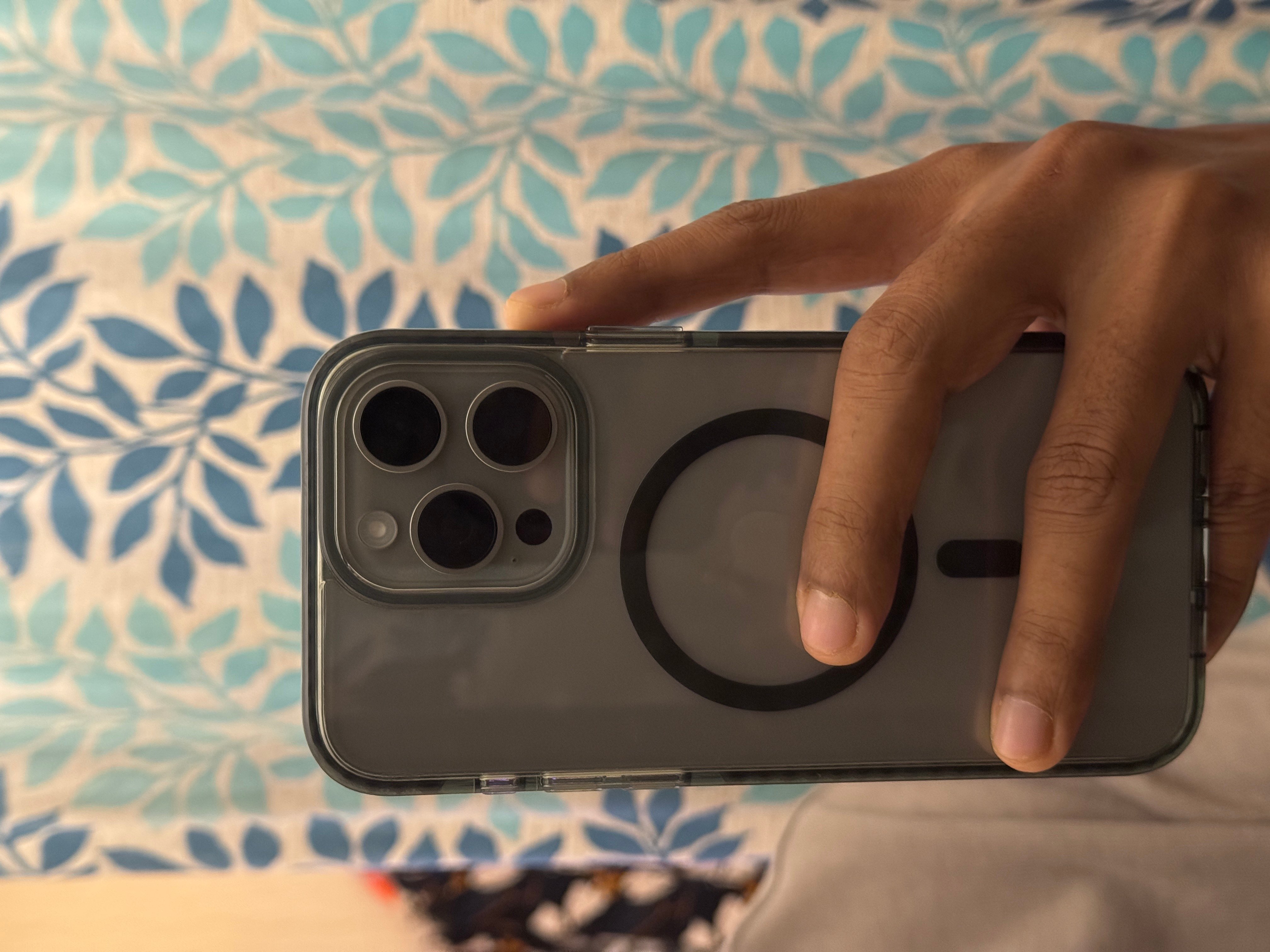 STUNNING CASE. SNUG FIT. LOOKS GREAT.