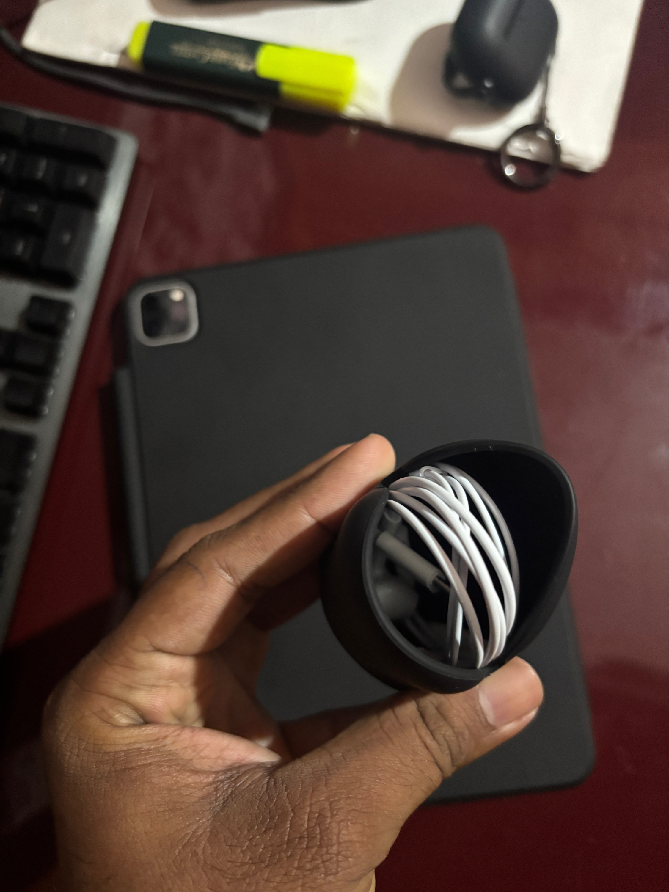 EARPHONE AND CABLE POUCH